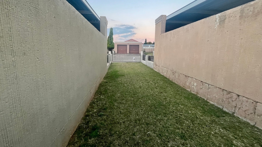 2 Bedroom Property for Sale in Flamwood North West